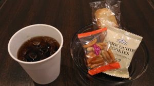 イオンラウンジのドリンク、お菓子